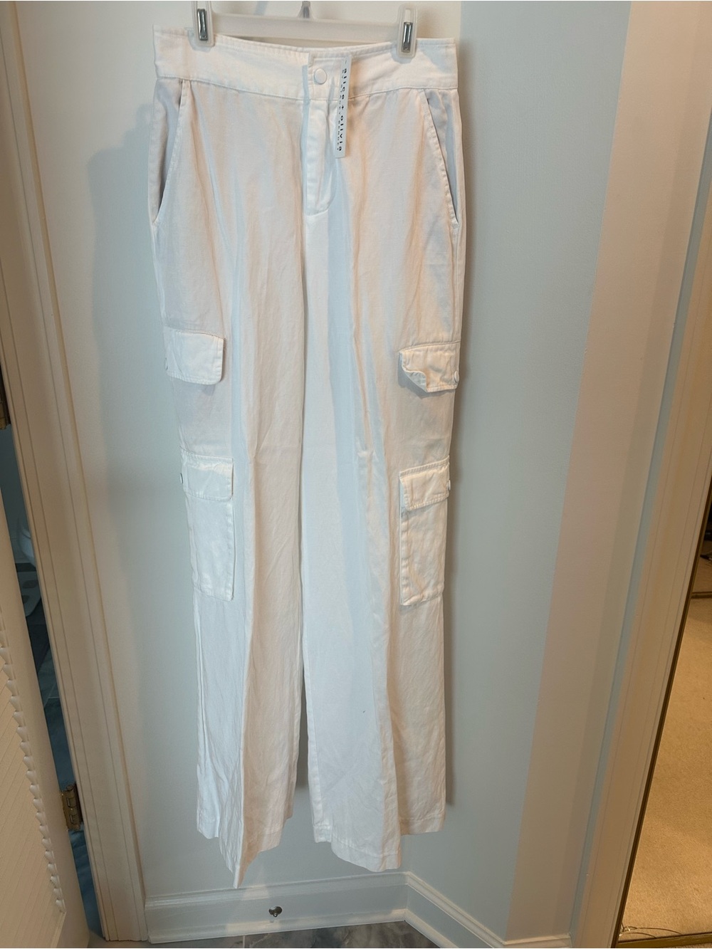 Alice and Olivia linen cargo pants! Brand New!